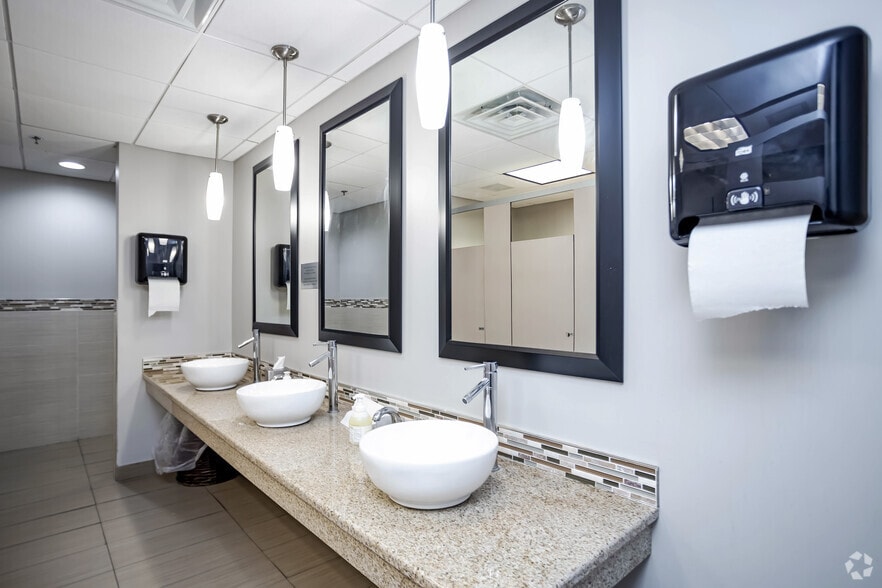 More Photos Of 2-8 Hawley St, Binghamton Hotel For Lease