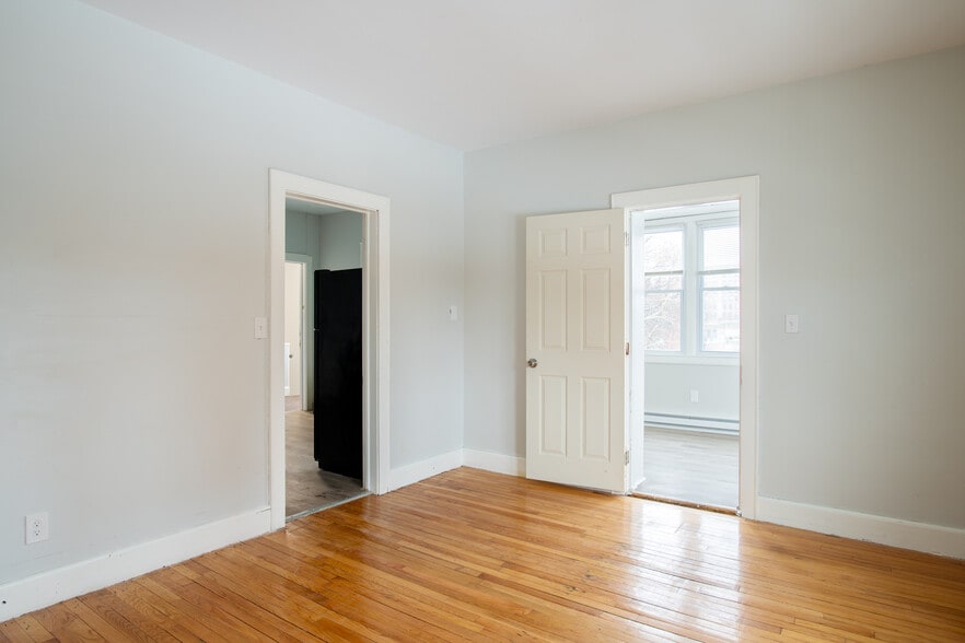 More Photos Of 69 Winter St, Springfield Apartments For Sale