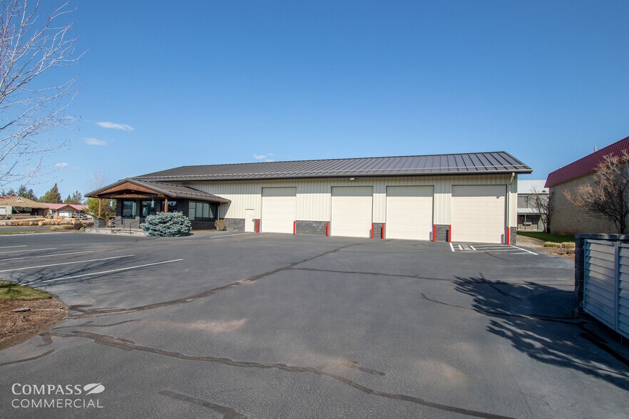 More Photos Of 692 N Aylor Ct, Sisters Warehouse For Lease