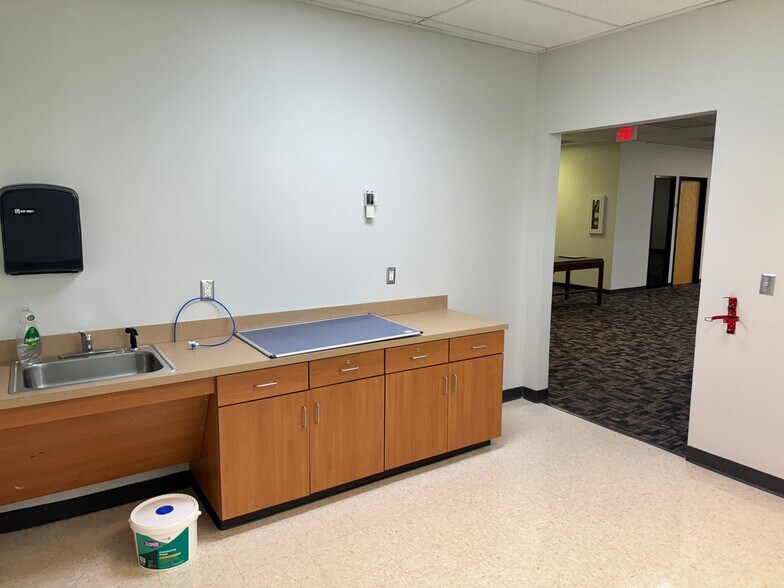 More Photos Of 4875 Riverside Dr, Macon-Bibb Office For Sale