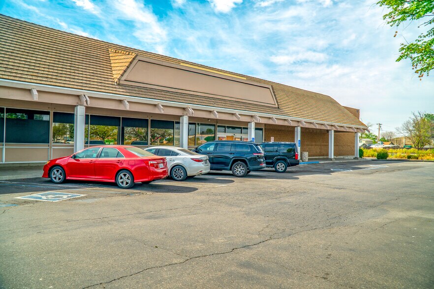 Primary Photo Of 150 S 11th Ave, Hanford Storefront For Sale