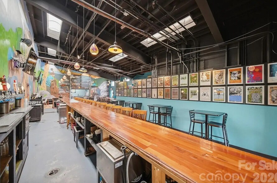 More Photos Of 47 Duke St, Granite Falls Bar For Sale