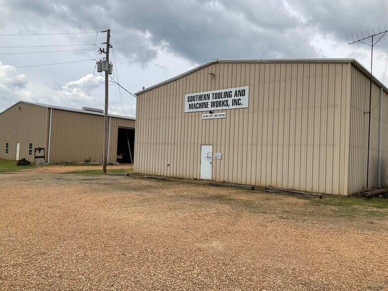 More Photos Of 1421 Highway 125 S, Amory Service For Sale