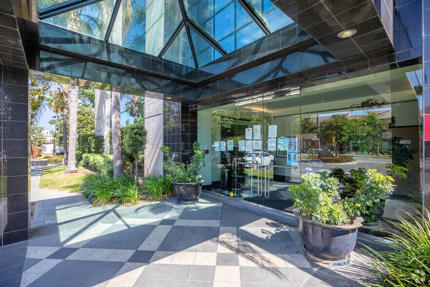 More Photos Of 221 W Crest St, Escondido Office For Sale