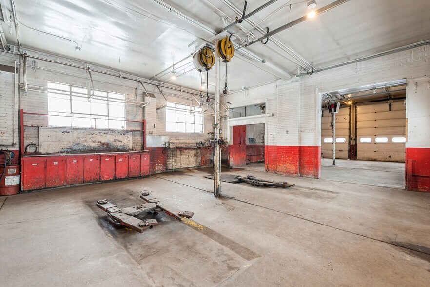 More Photos Of 196 3rd Avenue East N, Kalispell Service Station For Sale