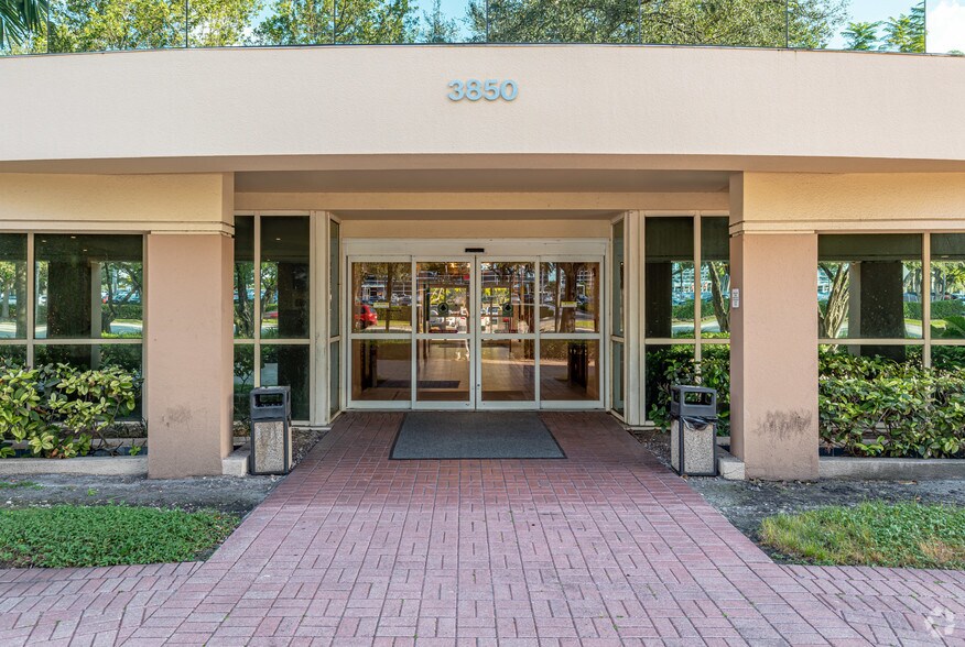 More Photos Of 3850 Hollywood Blvd, Hollywood Medical For Sale
