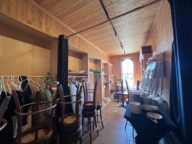 More Photos Of 98 W Main St, West Dundee Restaurant For Lease