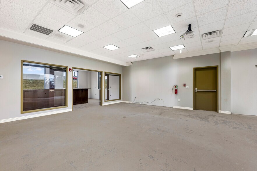 More Photos Of 3103 SE Moberly Ln, Bentonville Office For Lease