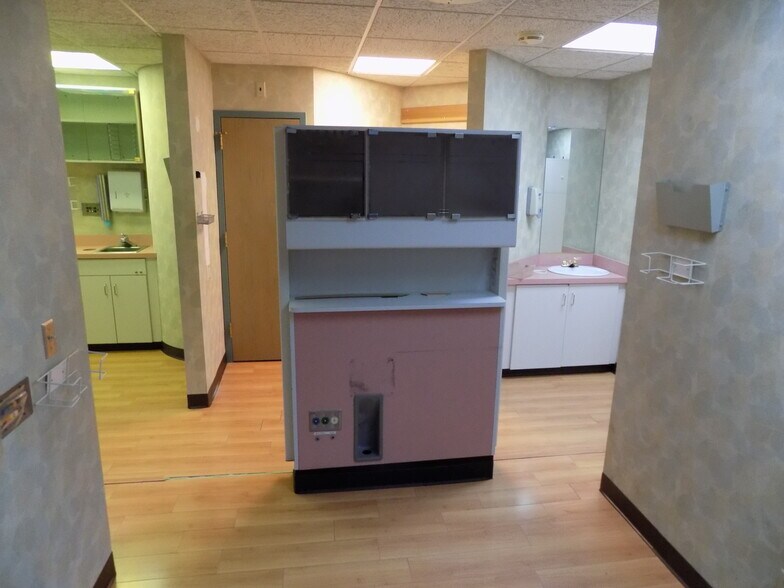 More Photos Of 111 Simsbury Rd, Avon Medical For Lease