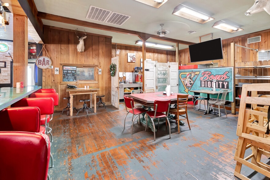 More Photos Of 321 Kolle Road, Inez General Retail For Sale