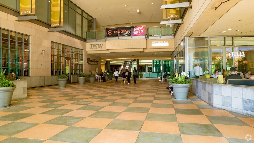 More Photos Of 15301 Ventura Blvd, Sherman Oaks Coworking Space