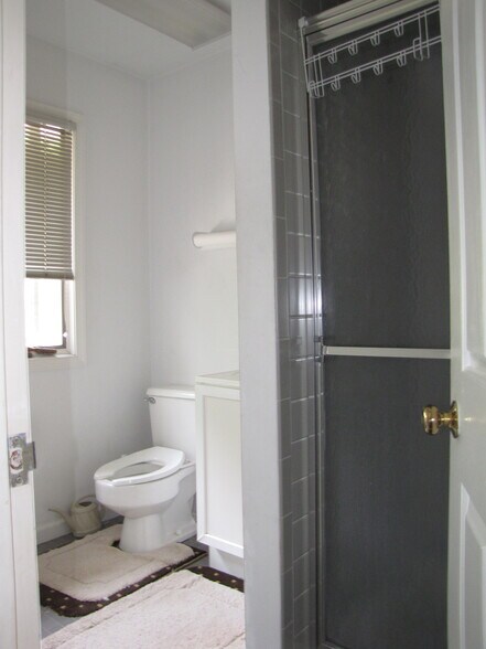 More Photos Of 518 Clifton Ave, Clifton Office For Lease