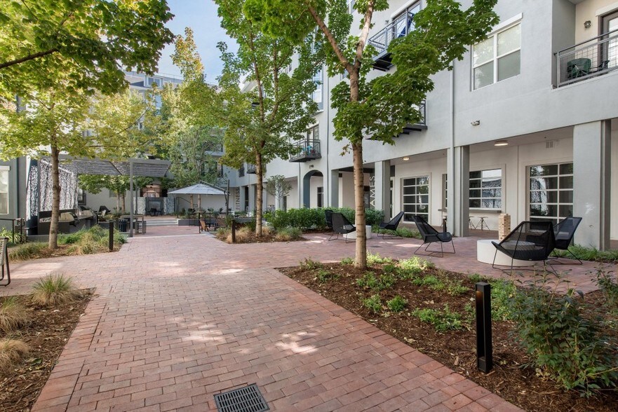 More Photos Of 1950 N Pennsylvania St, Denver Apartments For Lease