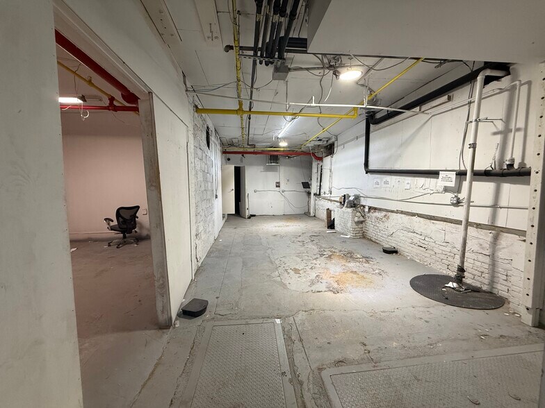 More Photos Of 178 Walworth St, Brooklyn Flex For Sale