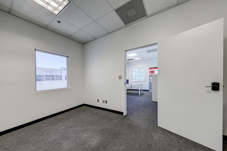 More Photos Of 4608 Rudnick Ct, Bakersfield Auto Dealership For Lease