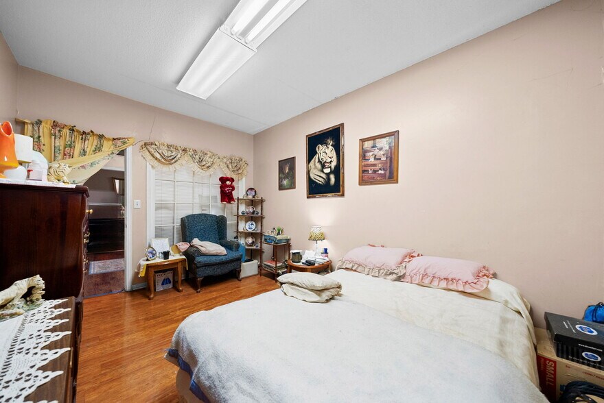 More Photos Of 1959 Fort Campbell Blvd, Clarksville Freestanding For Sale