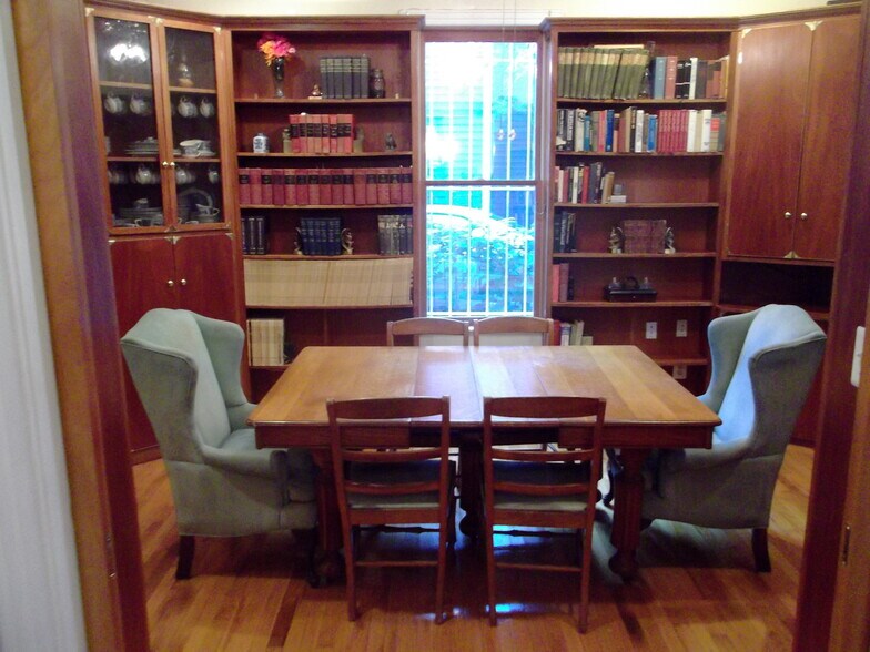 More Photos Of 1001 S Carolina Ave SE, Washington Storefront Retail Office For Sale