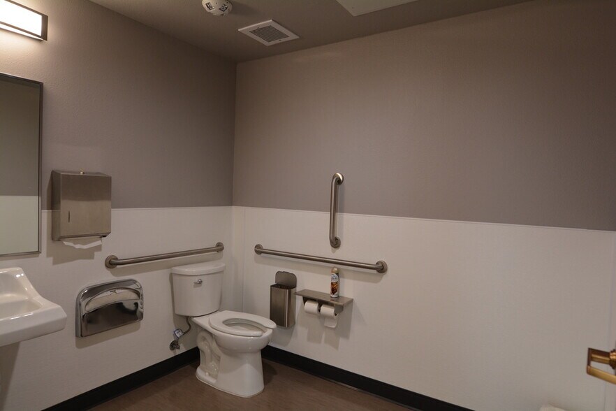 More Photos Of 10503 W Thunderbird Blvd, Sun City Medical For Lease