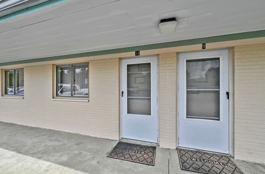 More Photos Of 44077 Oberlin Elyria Rd, Oberlin Hotel For Sale