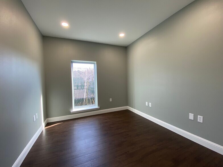 More Photos Of 5490 Washington Blvd, Beaumont Office For Lease