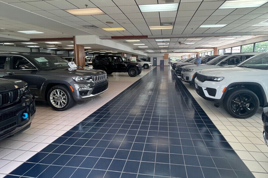 More Photos Of 430 Tunxis Hill Rd, Fairfield Warehouse For Sale