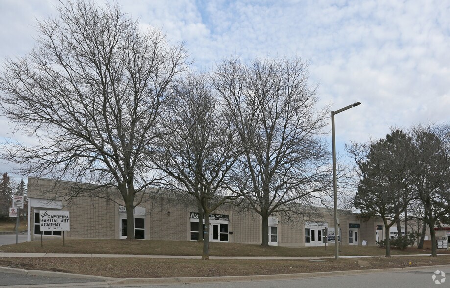 More Photos Of 2505 Dunwin Dr, Mississauga Warehouse For Lease