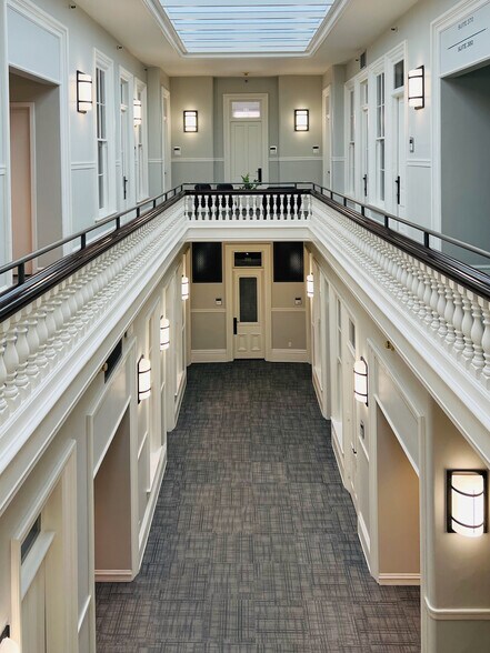 More Photos Of 125 Ottawa Ave NW, Grand Rapids Office For Lease