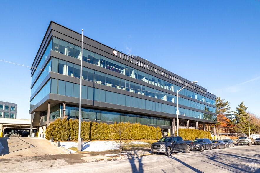 More Photos Of 16-16 Whitestone Expy, Flushing Office For Lease