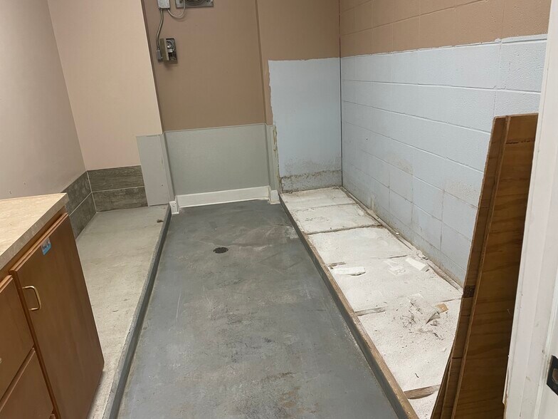 More Photos Of 75 Schillinger Rd S, Mobile General Retail For Lease