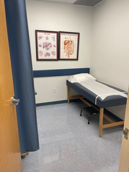 More Photos Of 1753 W Avenue J, Lancaster Medical For Lease