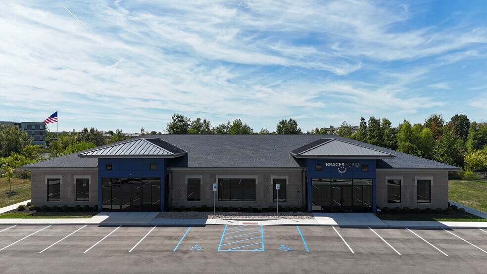 More Photos Of 6054 Gateway Dr, Whitestown Medical For Lease