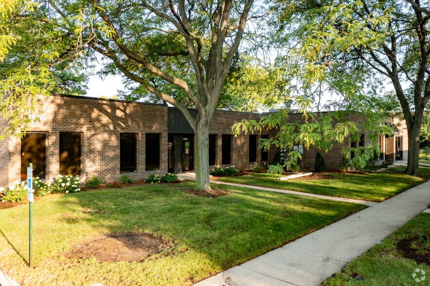 More Photos Of 1835 Rohlwing Rd, Rolling Meadows Unknown For Lease