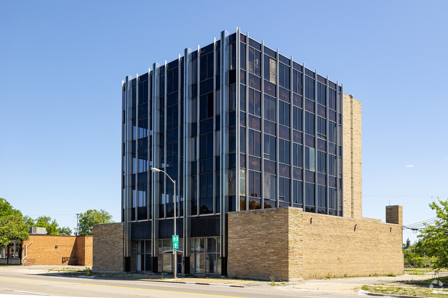 Primary Photo Of 761 W Huron St, Pontiac Office For Sale