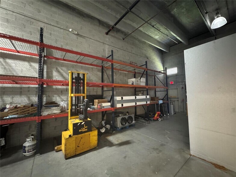 More Photos Of 2061 NW 112th Ave, Miami Light Distribution For Lease
