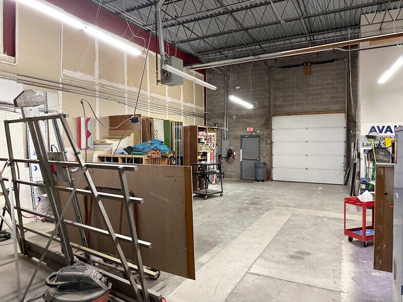 More Photos Of 10401-10469 Hickman Rd, Urbandale Unknown For Lease