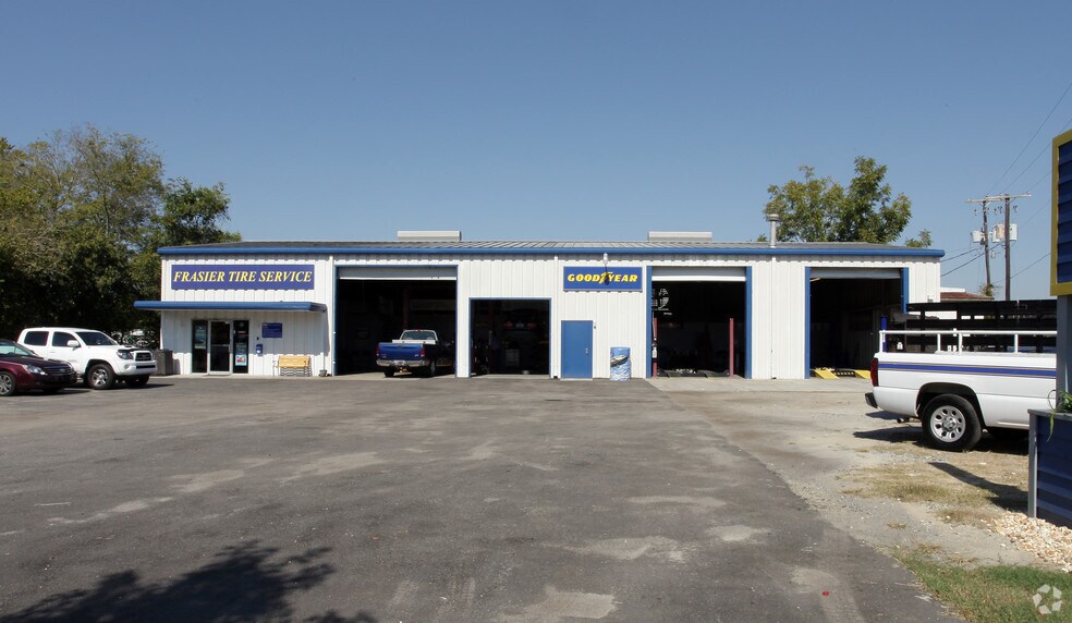 More Photos Of 2157 Heriot St, Charleston Light Distribution For Lease