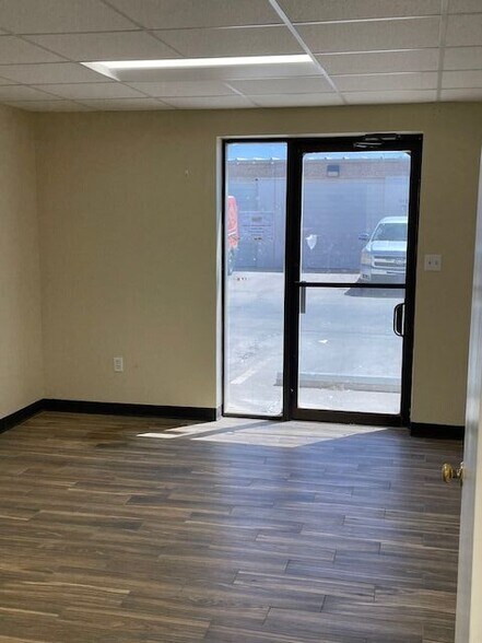 More Photos Of 1308 S Midkiff Rd, Midland Warehouse For Lease