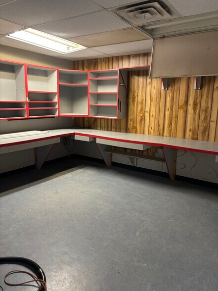 More Photos Of 220 Rayburn St, Garland Flex For Lease