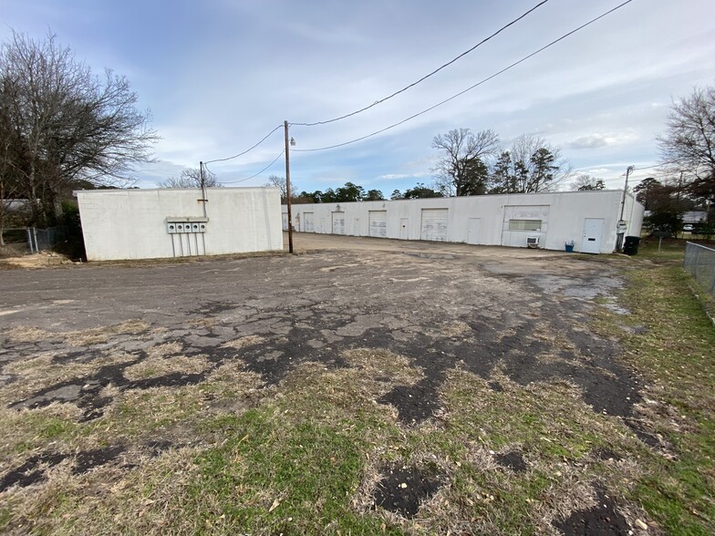 Primary Photo Of 2916 Chandler Hwy, Tyler Industrial For Sale