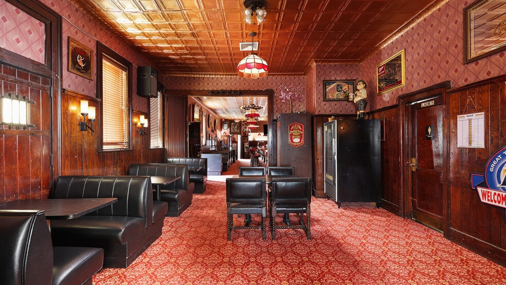 More Photos Of 45-47 Franklin St, Bloomfield Bar For Sale