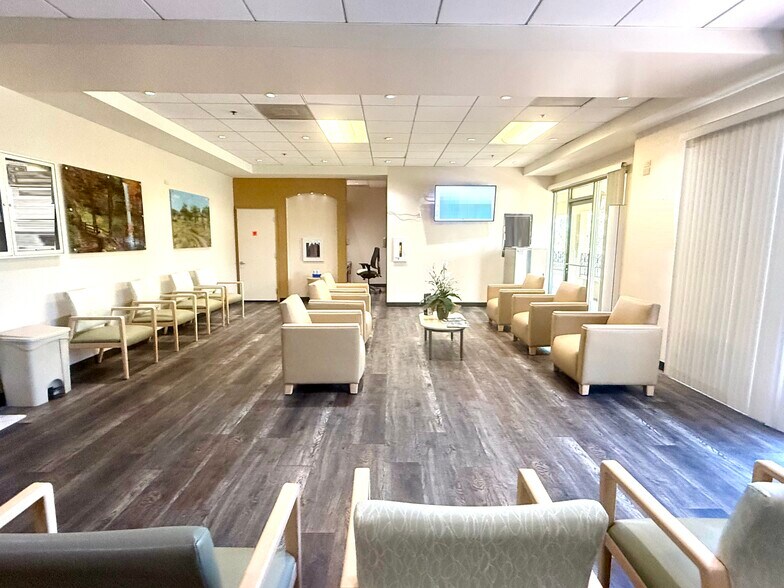 More Photos Of 7 W Foothill Blvd, Arcadia Medical For Sale