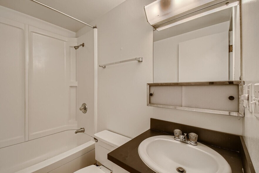 More Photos Of 1951-1967 NW Burnside St, Portland Apartments For Sale