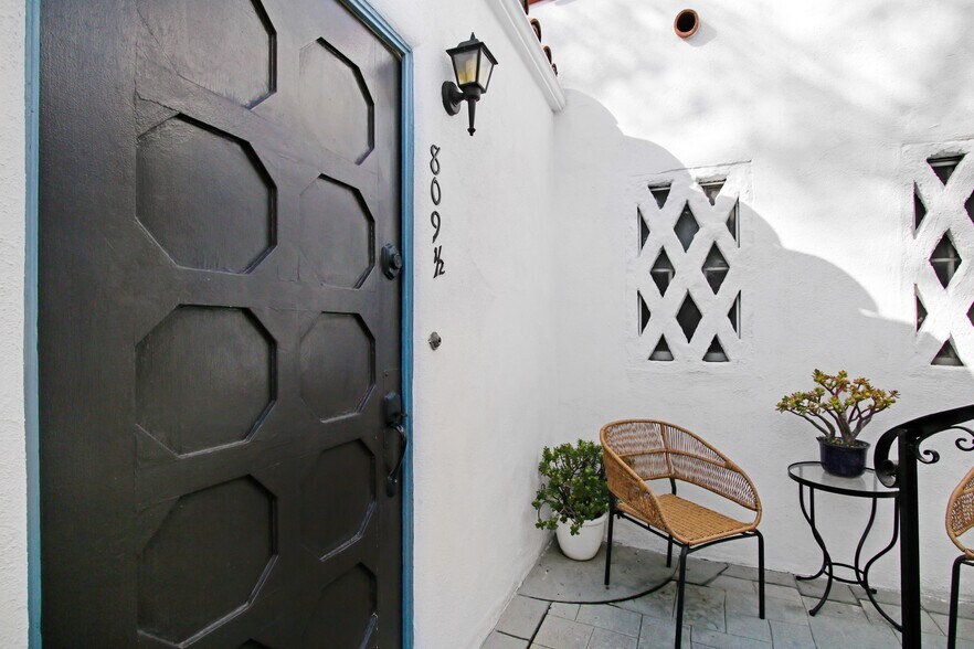 More Photos Of 805-809 N Kodak Dr, Los Angeles Apartments For Sale