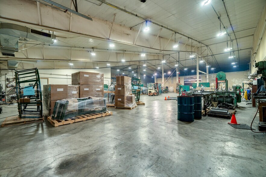 More Photos Of 1620-1720 W Airway Rd, Lebanon Manufacturing For Sale