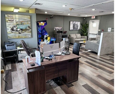 More Photos Of 2195 Navarre Ave, Oregon Auto Dealership For Lease