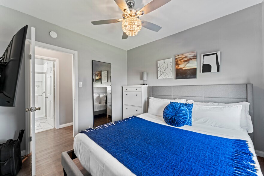 More Photos Of 281 W Main St, Ventura Storefront Retail Residential For Sale