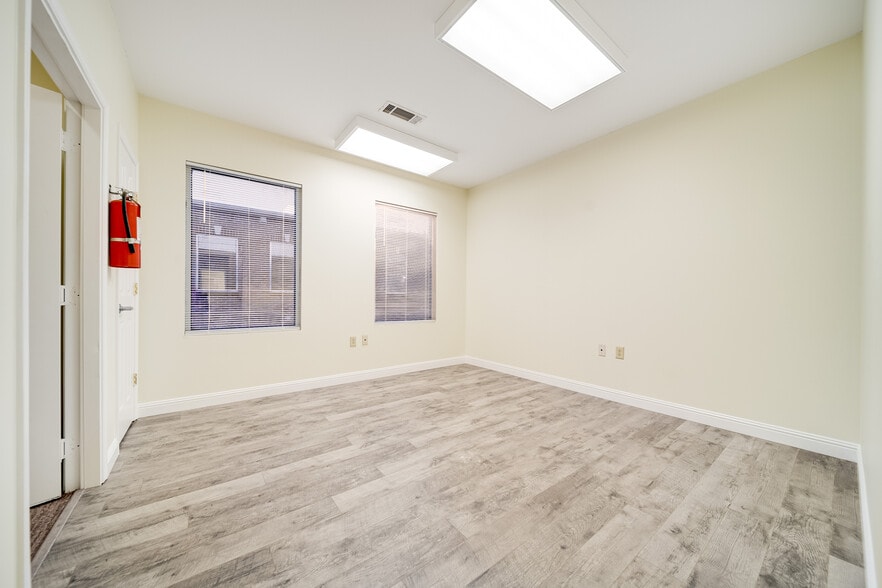 More Photos Of 180 N Belvedere Dr, Gallatin Office Residential For Lease