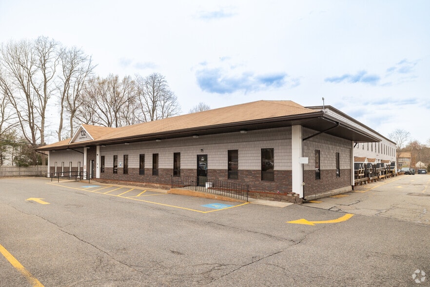 Primary Photo Of 132 Central St, Foxborough Medical For Lease