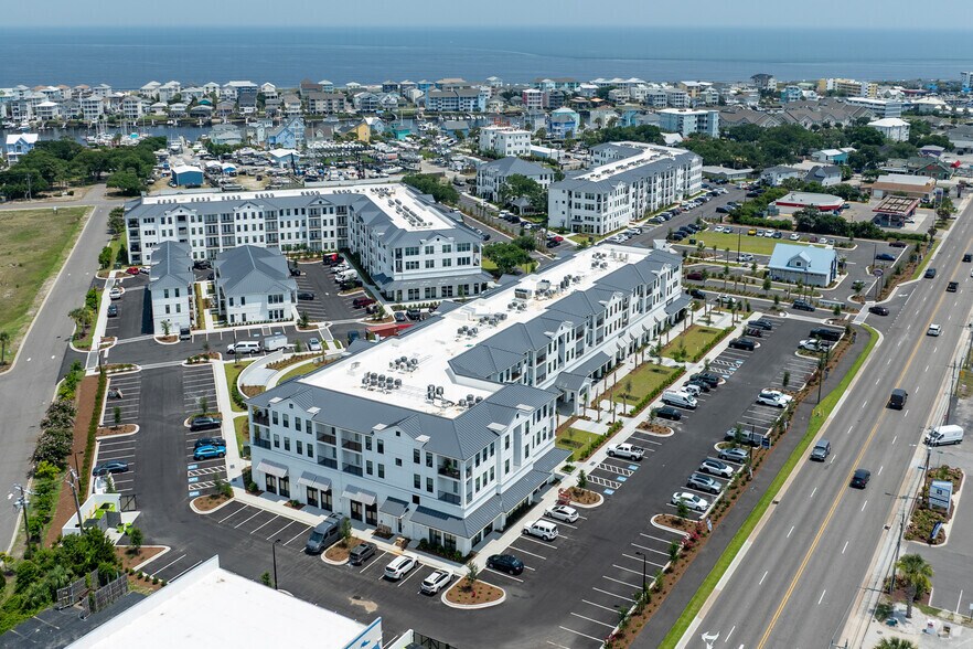 More Photos Of 1000 Lake Park Blvd N, Carolina Beach General Retail For Sale