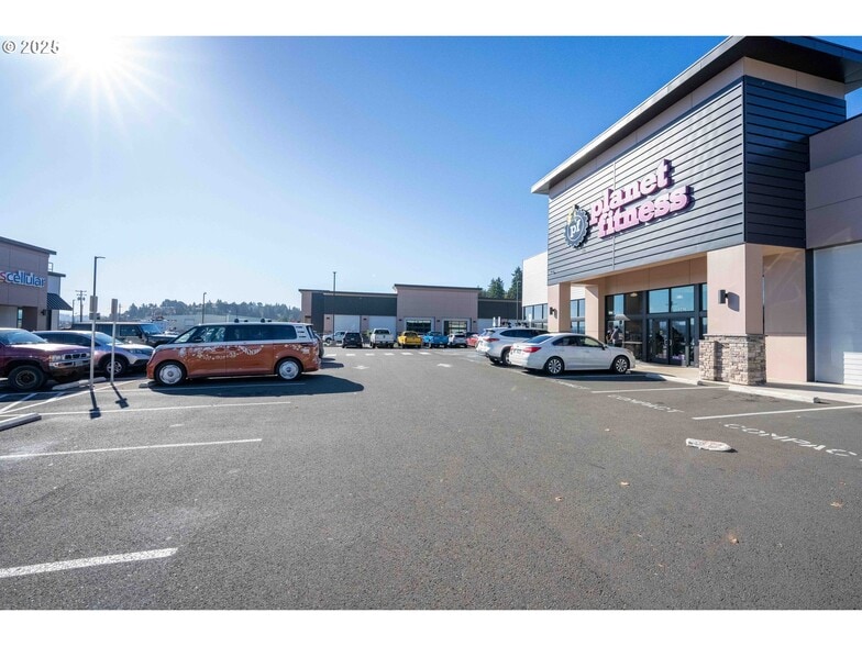 More Photos Of 1236 Teakwood Ave, Coos Bay Health Club For Sale